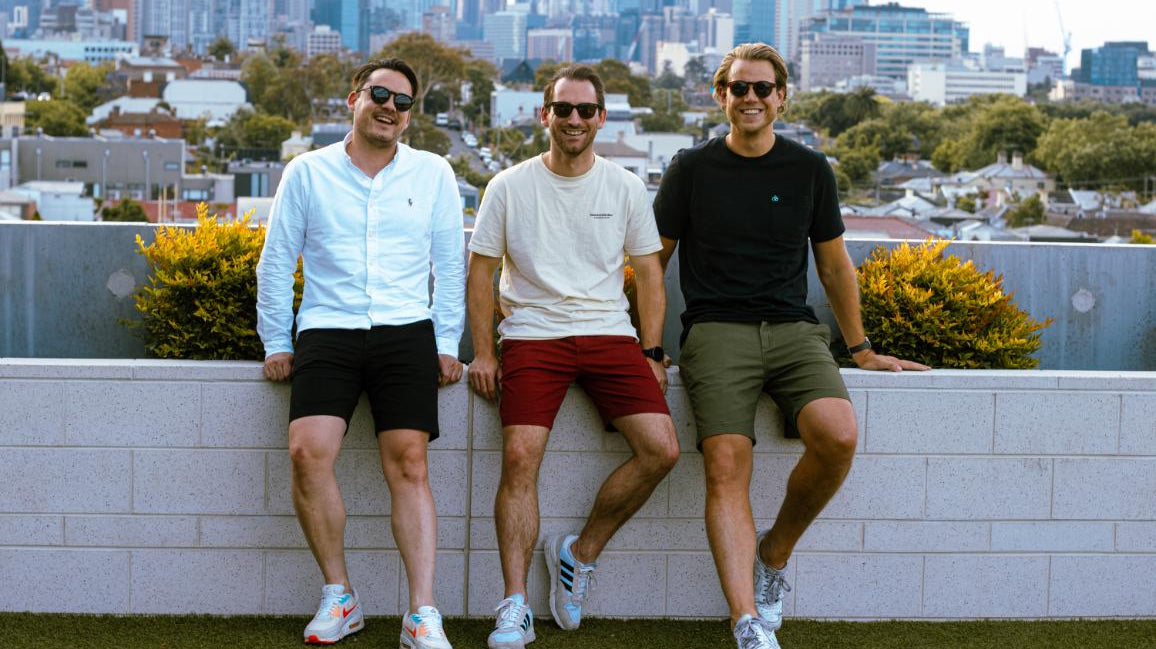 What Outfits Go Well With Men's Black Chino Shorts? - Frankster