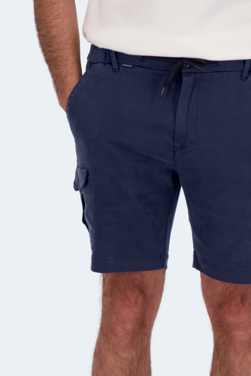 Close-up of Frankster Chillers * The Aussies men's shorts in dark blue cotton with cargo pockets and drawstring waist detail