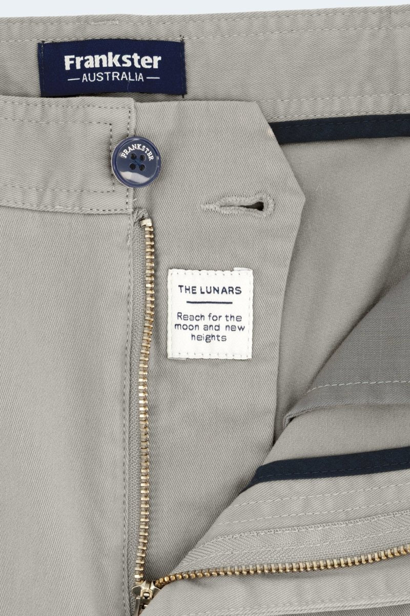 Close-up of Frankster Lunars * The Shorties men's shorts in light grey stretch cotton with zipper and button detail